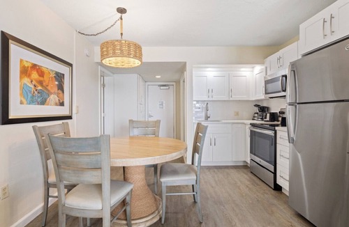 Lower Matecumbe Beach Condo | Barefoot Bliss: Ground Floor Condo with Den & Dual Balconies