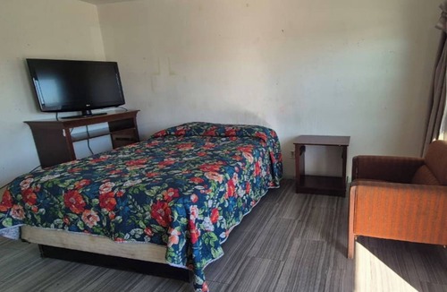 Sun Bay South Hotel | Base Motel By OYO South Tampa