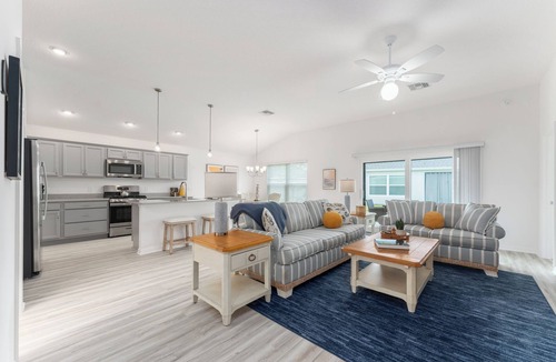 Okahumpka House | Bauhaus Breeze - 3/2 in The Village of Dabney