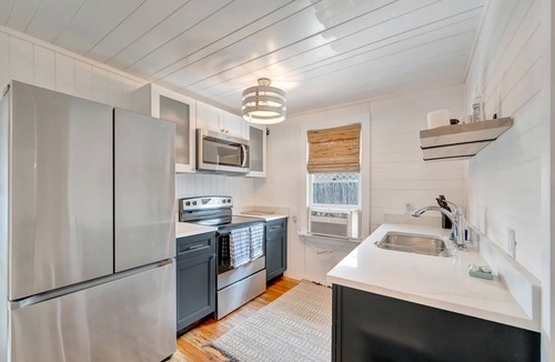 Sunset Beach House | Bay Breeze Cottage