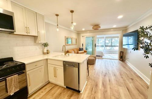 Niceville Apartment | Bay-front Condo near Gulf - Elegant and Private Stay - Penthouse with Elevator