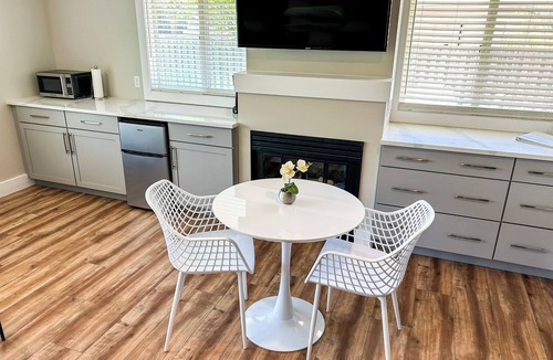Traverse City Apartment | Bay Town Suite -Hospitality By the Bay