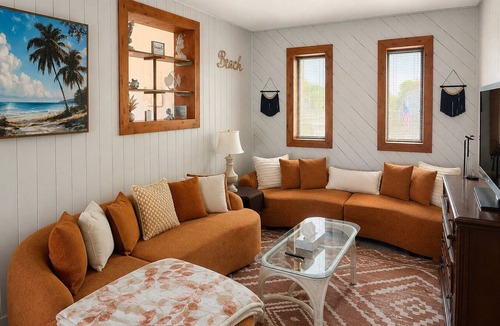 Fort Walton Beach House | Bay View Cottage 1-Min Walk to Beach