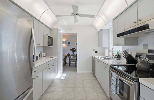 Venice House | Baycrest Bungalow | Walk to Beaches & Shops on Venice Island