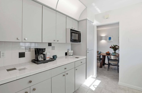 Venice House | Baycrest Bungalow | Walk to Beaches & Shops on Venice Island