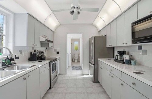 Venice House | Baycrest Bungalow | Walk to Beaches & Shops on Venice Island
