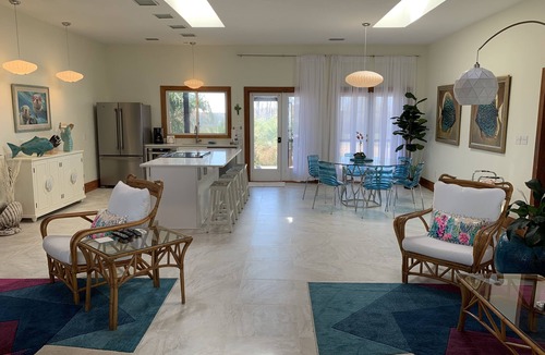 Cape Breezes House | Bayfront 6 bedr 4 baths sleeps 13 porches dock ocean 5 min walk