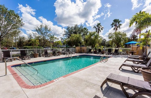 Biggar Hotel | Baymont Inn & Suites by Wyndham Fort Myers I-75
