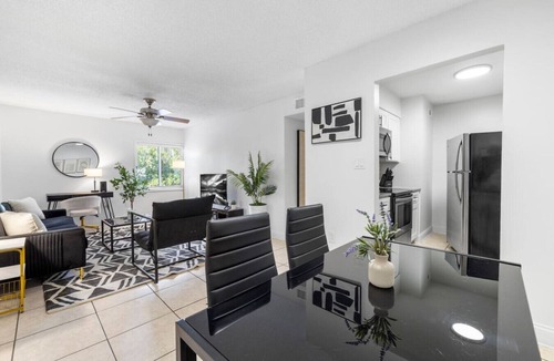 SoHo Apartment | Bayshore Cozy Escape | Free Parking, Pool & Gym
