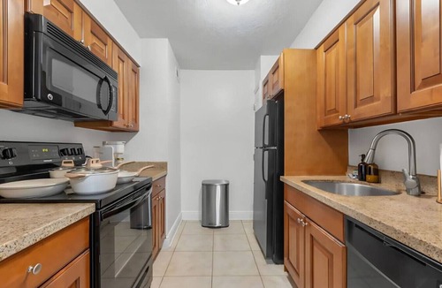 SoHo Apartment | Bayshore King Suite w/Pool & Gym Access