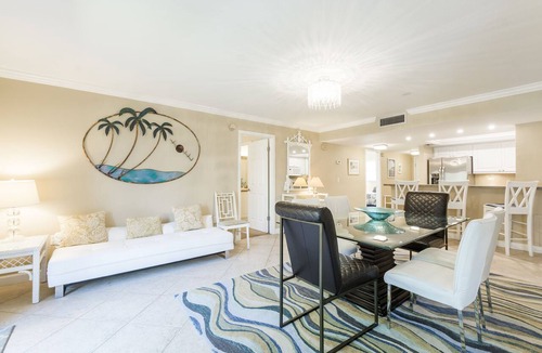 Siesta Key Condo | Bayside Beach to Bay Resort: Spacious 2BR condo in Sarasota, perfect for families!
