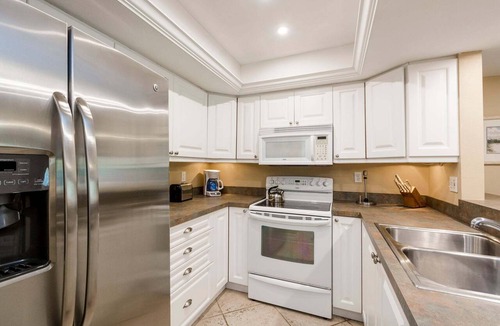 Siesta Key Condo | Bayside Beach to Bay Resort: Spacious 2BR condo in Sarasota, perfect for families!