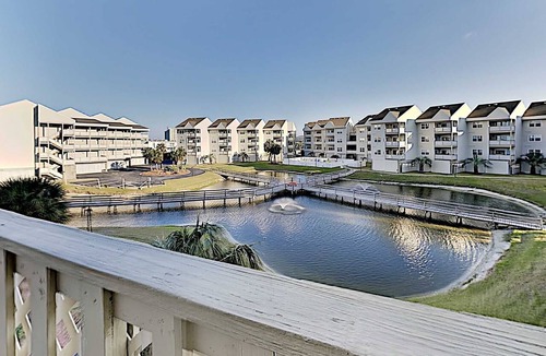 Pensacola Beach Condo | Baywatch C5 | Pier View, Walk to Beach, Pool