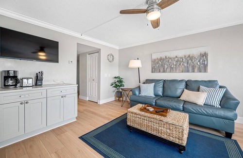 Belleair Beach Condo | 🏖️BBC #114 - | Modern Peaceful Renovated Heated Pool🏖️