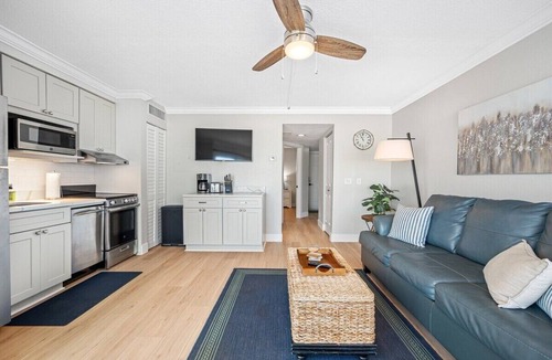 Belleair Beach Condo | 🏖️BBC #114 - | Modern Peaceful Renovated Heated Pool🏖️