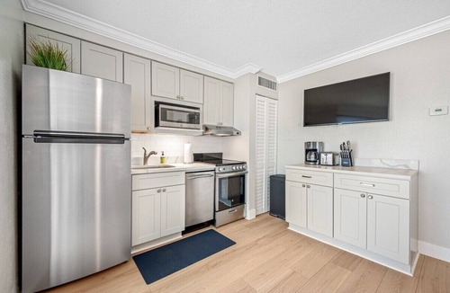 Belleair Beach Condo | 🏖️BBC #114 - | Modern Peaceful Renovated Heated Pool🏖️