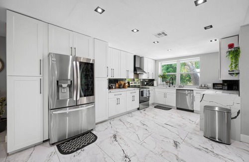 Clearwater House | Bday+FamilyEvents!Heated Pool.Projector.10 minutes to Cleawater Beach