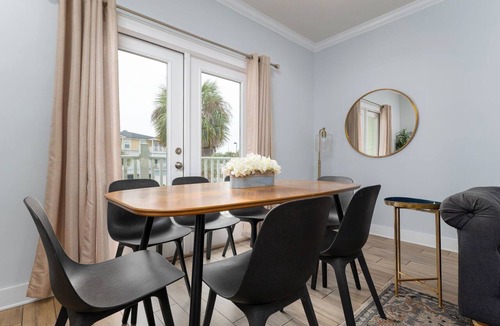 Jacksonville Beach House | Be A Nomad | 3BR Townhouse 1 Block Jacksonville Beach Sleeps 7
