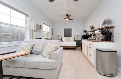 Jacksonville Beach Apartment | Be A Nomad | Jacksonville Beach Studio | Walk to Water | Free Parking