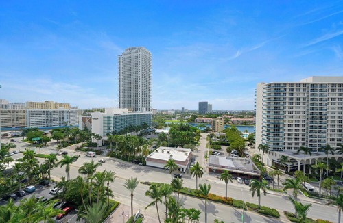 Hollywood South Central Beach Condo | Beach Access Paradise – Spacious 2BR Condo with Pool, Gym & Full Amenities!