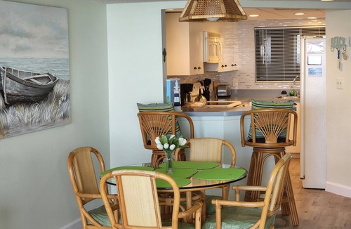 Sand Key Condo | BEACH BALCONY POOL HOT TUB GRILL TENNIS PICKLEBALL Wifi W/D 2 WEEK MIN Jul 23-
