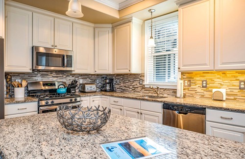 North End Condo | BEACH BLOCK! CENTER OF BOARDWALK. ARCADE, OVERSIZED DECK. Beautifully Decorated!