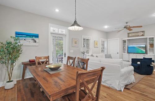 Seacrest House | Beach Bungalow, 3 Min Walk to Beach, Golf Cart, 4 bikes, Wagon