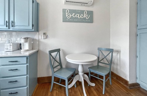 West Haven House | Beach Bungalow, walk to beach, private backyard