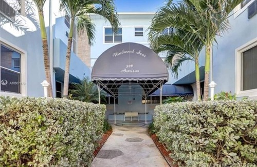 Hollywood South Central Beach Condo | Beach Condo Free Parking, Heated Pool, Balcony