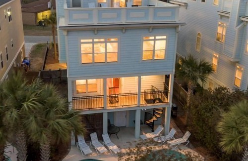 Isle of Palms House | 'Beach Daze'~ ELEVATOR, PRIVATE POOL, ROOF TOP WITH OCEAN VIEWS