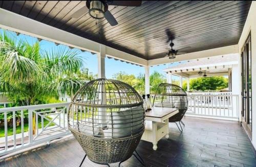 Gillespie Park House | Beach Downtown-Family & Pet Friendly-Balcony & Garage-10 Acre Park with Pickleball, Tennis & Basketball-Lido Beach-Opera-Symphony-St Armands Circle