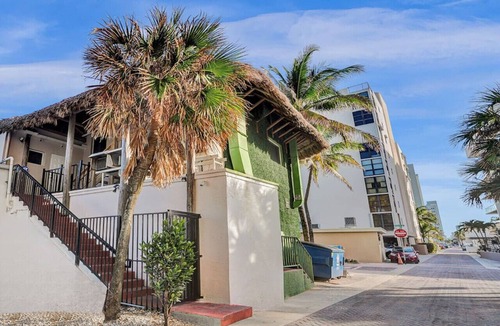 Hollywood Condo | Beach Effiency - Hollywood Beachfront & Broadwalk