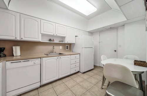 Hollywood South Central Beach Condo | Beach Escape at The Tides 1BR Pool, Wi-Fi & Parking