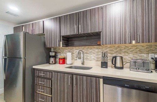 Hollywood South Central Beach Condo | Beach Front Family Friendly Home in Hollywood