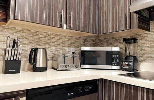 Hollywood South Central Beach Condo | Beach Front Family Friendly Home in Hollywood