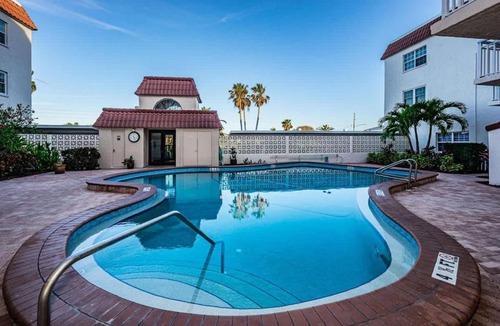 Belleair Beach Apartment | Beach Happy