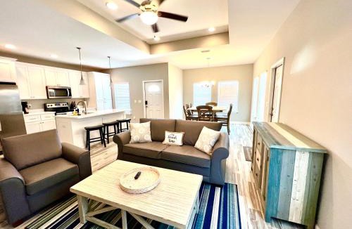 Laguna Beach House | Beach Haven One Block to Bch Sleeps Six Dog OK