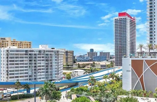 Hollywood South Central Beach Apartment | Beach home 2 Bed/2 Bath w/King bed at Sian