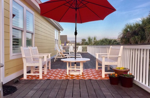 Toilla Segunda House | Beach Home with Wraparound Deck and Path to Sand