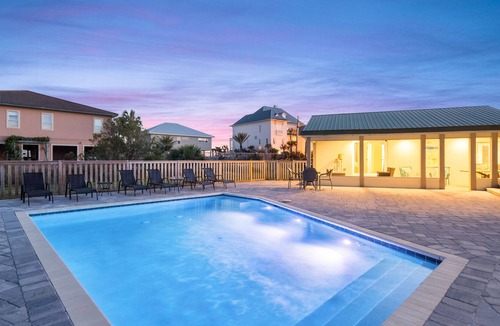 Gulf Pines House | BEACH MUSIC - PRIVATE POOL- PRIVATE GATED BEACH- 5 BEDROOMS SLEEPING 12 !!