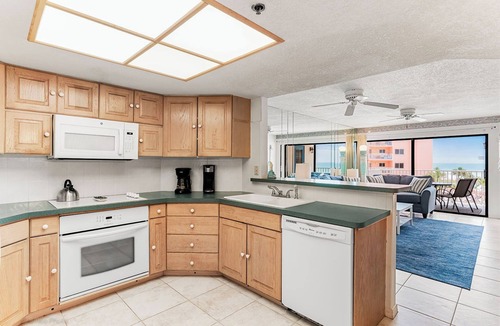 Indian Shores Condo | Beach Palms 203 - 3 Bedroom/2 Bath - Gulf View Condo