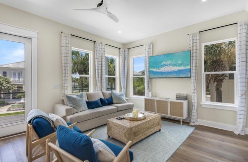 Holiday Isle House | Beach Paradise Manor At Destin Pointe Resort