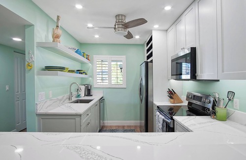 Fort Pierce Condo | Beach resort on Hutchinson Island, remodeled 2 bed 2 bath, loaded with amenities