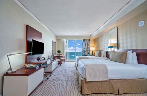 Sunny Isles Beach Resort | Beach Resort DIRECT OCEAN FRONT VIEW- Only 15min from FIFA