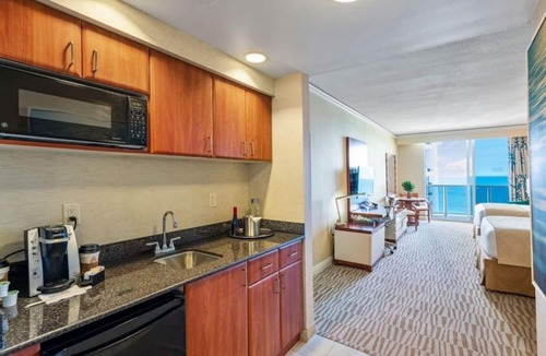 Sunny Isles Beach Resort | Beach Resort DIRECT OCEAN FRONT VIEW- Only 15min from FIFA