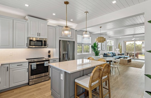 Cortez House | Beach Retreat! Paddleboards, Bikes, & Beach Gear!