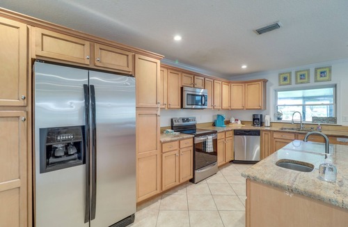 Jacksonville Beach Cottage | Beach Retreat in Jacksonville: Pet/family-friendly