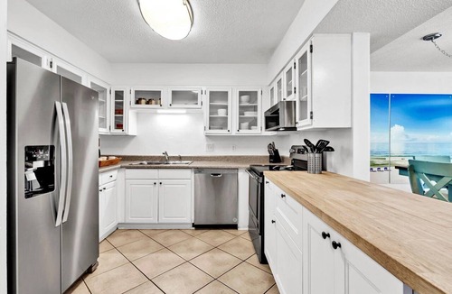 Destin Condo | Beach Service Included! Pet Friendly! CLM 7B!