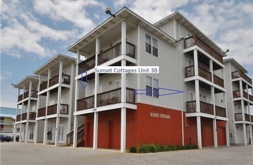 Fort Walton Beach Condo | BEACH SERVICE FREE WITH RENTAL🌴🐬SUNSET IN PARADISE 3B - HEATED POOL.