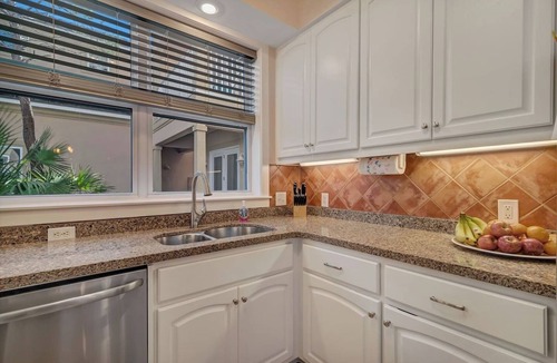 Fort Bay House | Beach Service | Beachfront Pool | Gated Resort! La Valencia Resort!